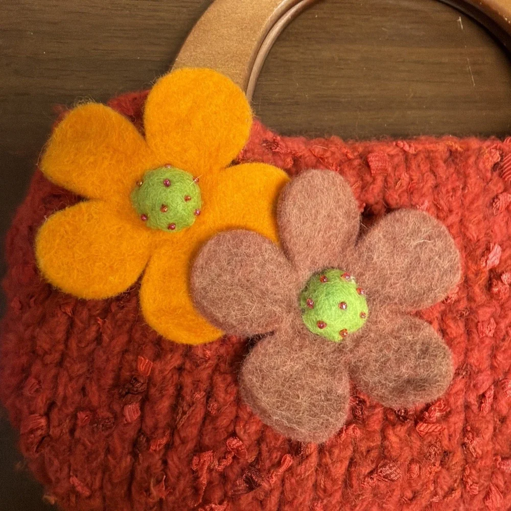 Vintage Red‎ Knit Handbag Wooden Handles Felt Flower Appliqué Boho Purse